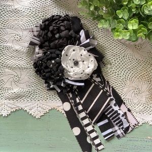 •|🖤 Dre|• Flower Pin